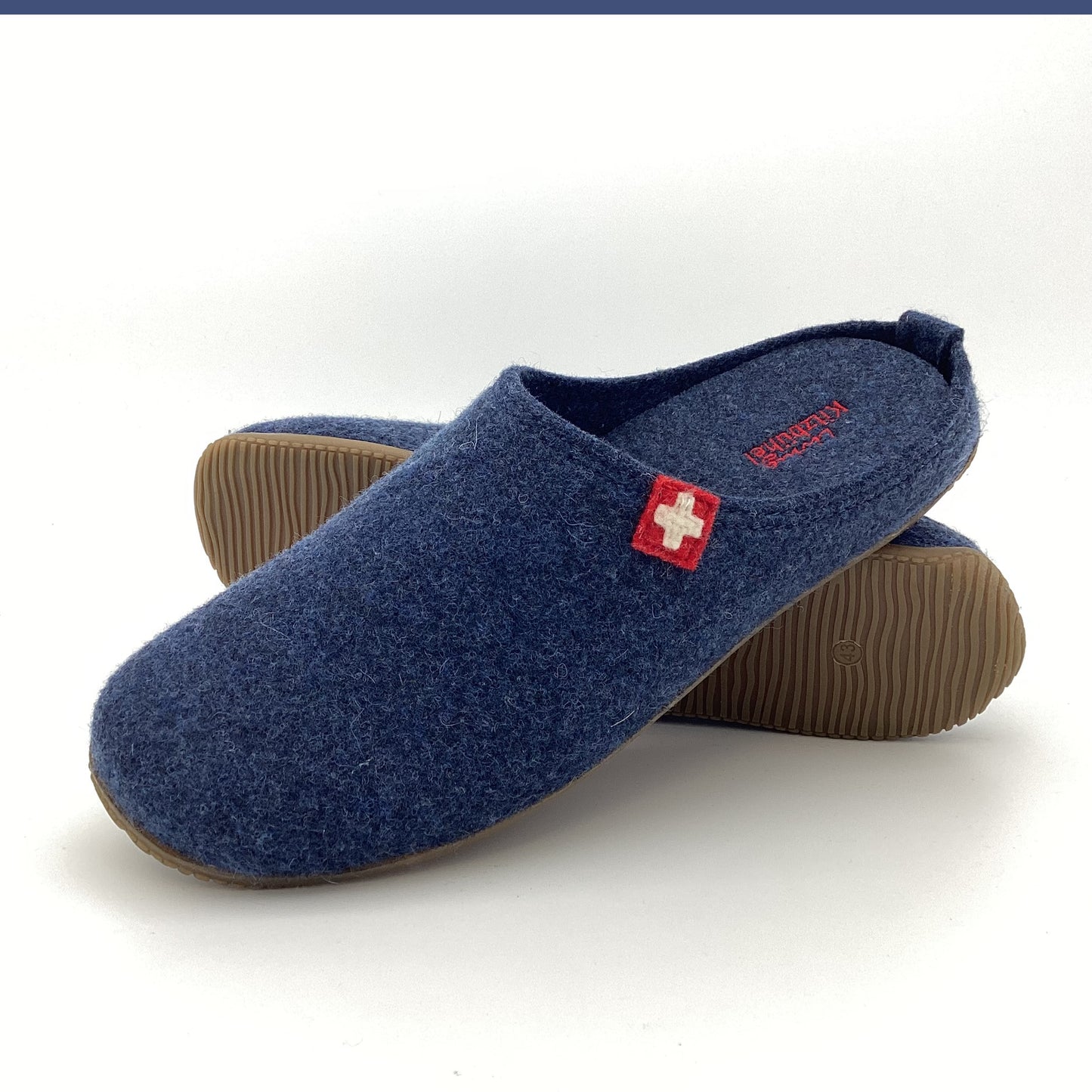 PANTOFFEL SCHWEIZER KREUZ I WOLLE