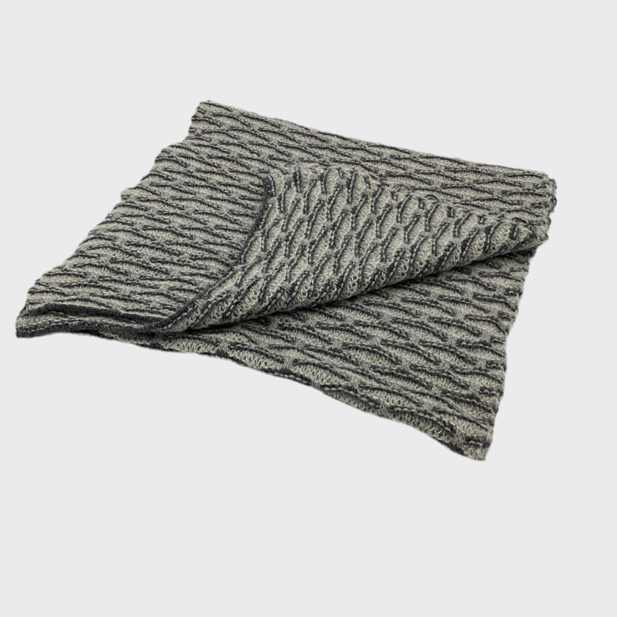 SCHAL MUSCHELN I Merinowolle wollweiß - anthra