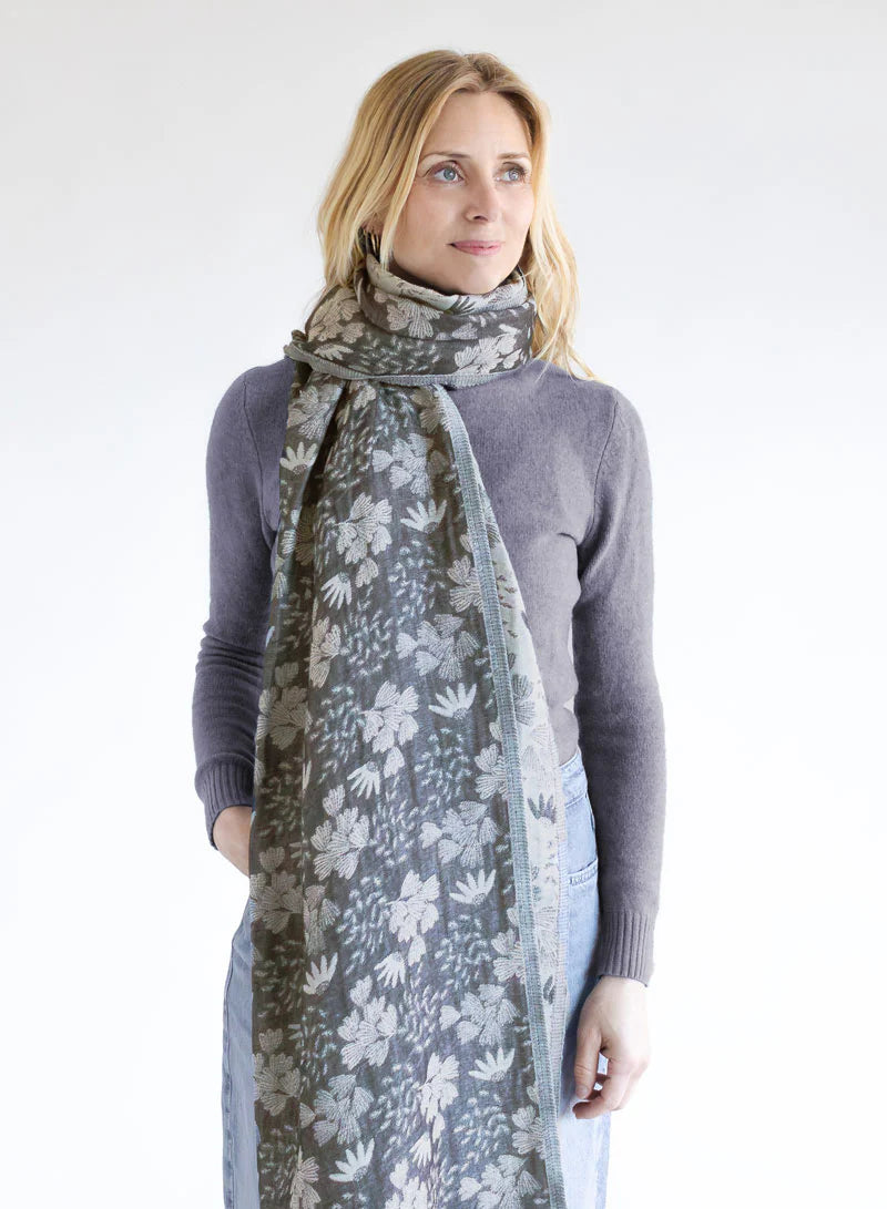 SCHAL FINE FLOWERS I  BIO BAUMWOLLE - anthrazit