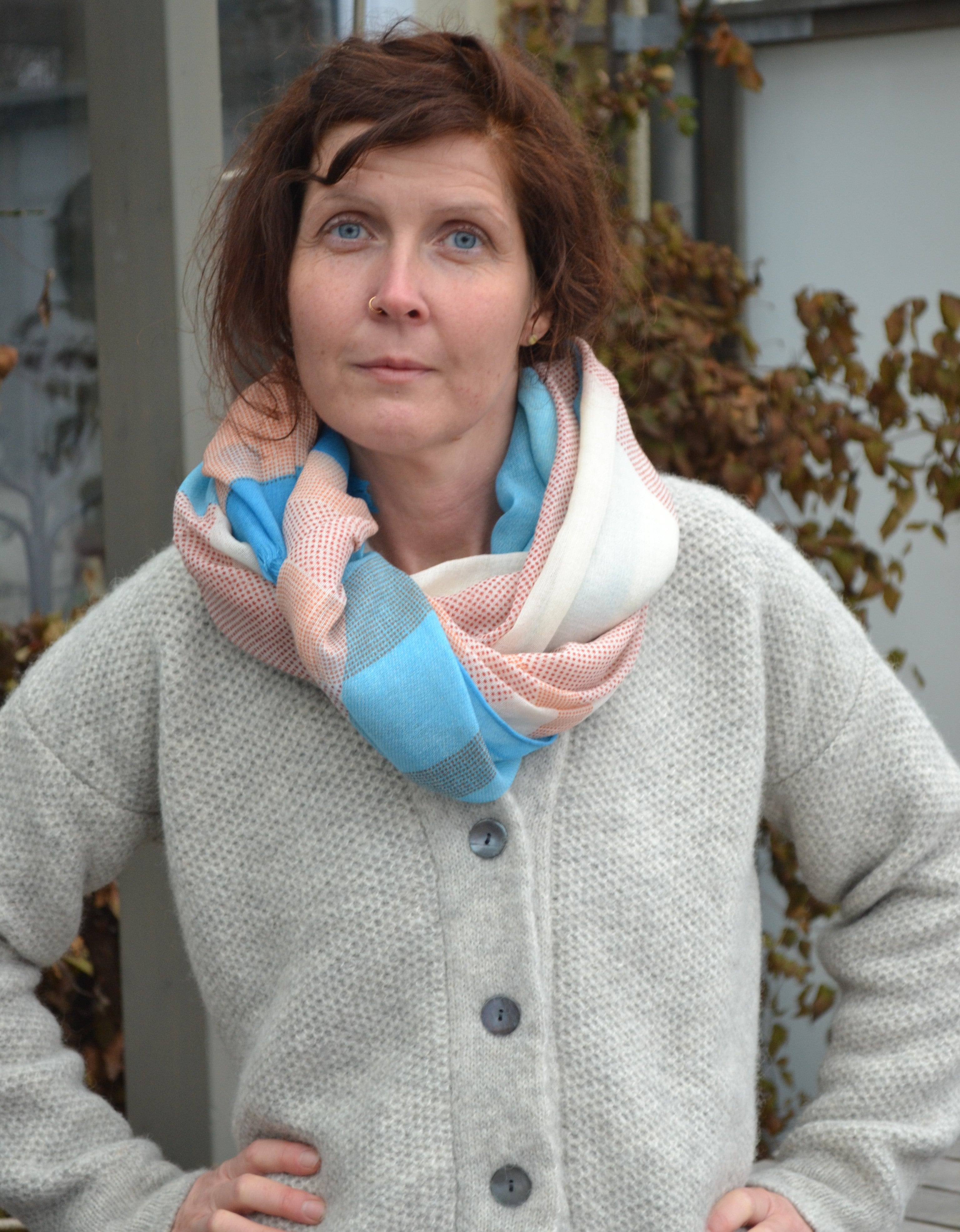 SCHAL TRAM I WOLLE - rot - hellblau