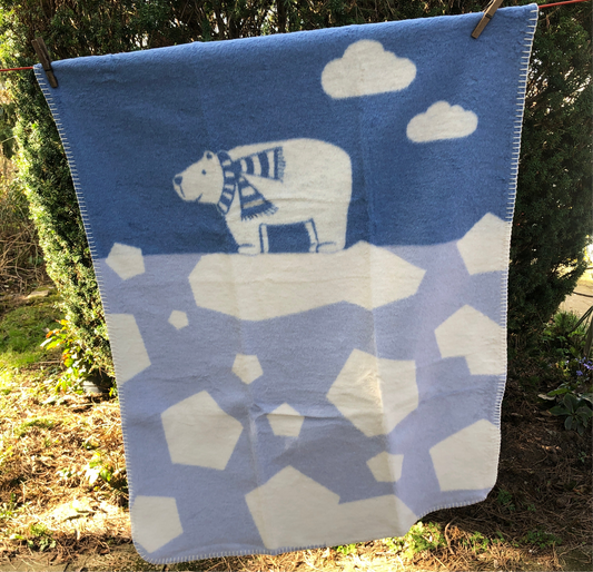 BABYDECKE MILA EISBÄR I BAUMWOLLE blau