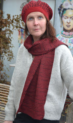 MÜTZE BARETT MEANDER I MERINOWOLLE - rot-schwarz