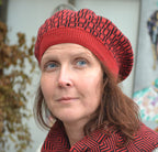 MÜTZE BARETT MEANDER I MERINOWOLLE - rot-schwarz